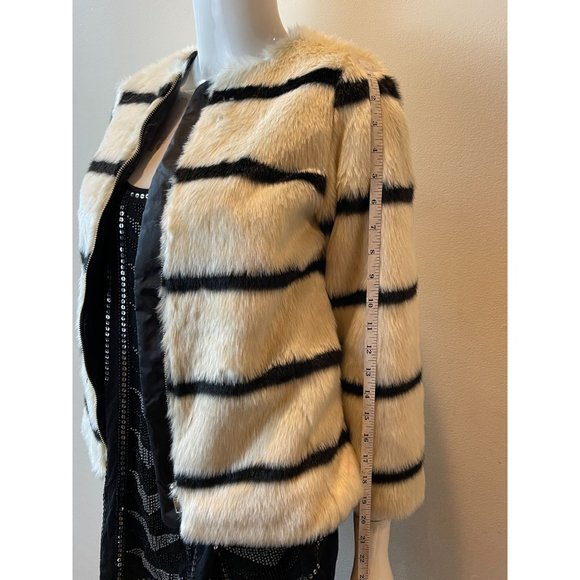 NWT Gap Kids Striped Faux Fur Coat Full Zip Up Long Sleeve Ivory Black SZ Medium - Picture 5 of 8
